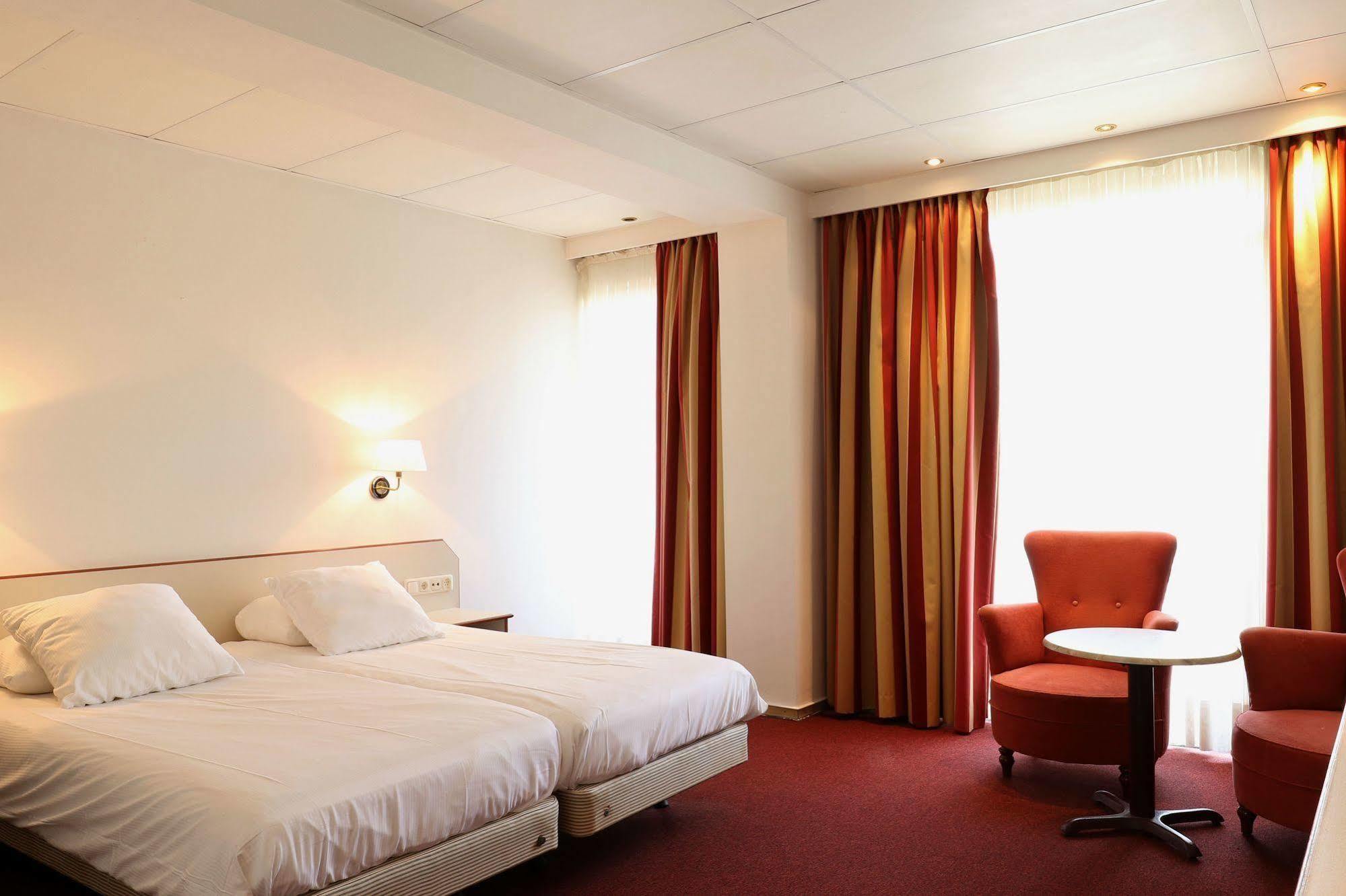 Js Hotel Epen Exterior photo