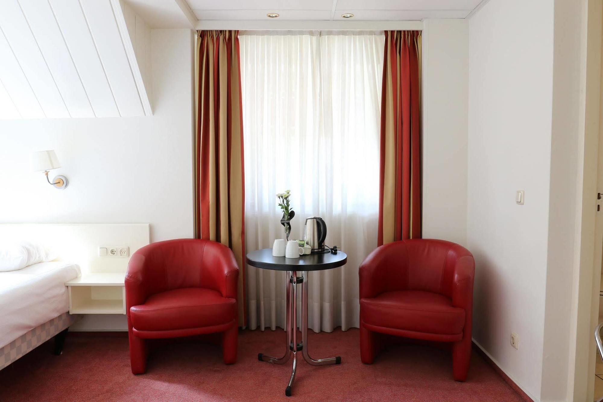 Js Hotel Epen Exterior photo
