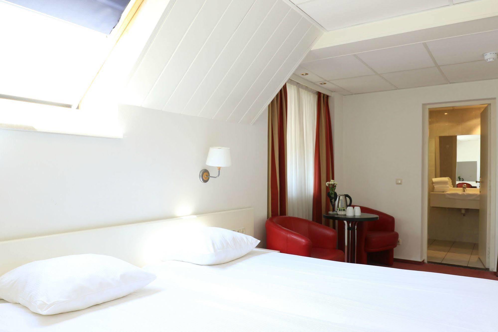 Js Hotel Epen Exterior photo
